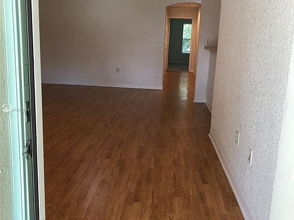 2nd image of 1754 N Dovetail Dr