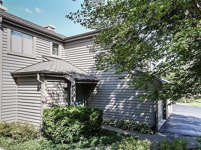 1st image of 752 Golf Ct #752