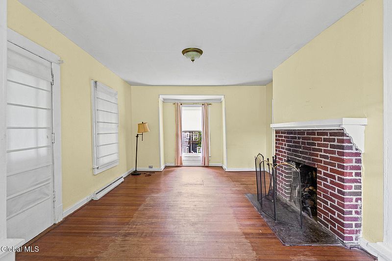 4th image of 120 Leversee Road