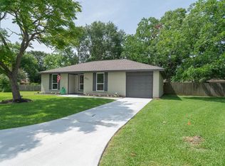 807 W Stadium Ct, Friendswood, TX 77546