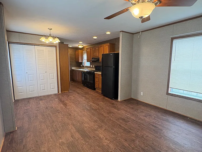 291 N Virginia Ave #37 — Photo 2