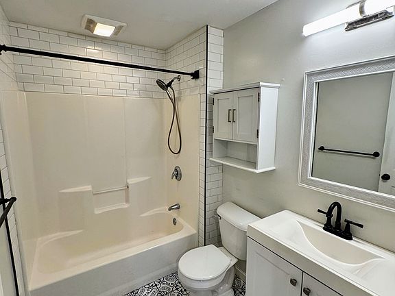 3rd image of 384 Bedford St #1