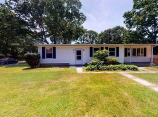 124 Robinwood Dr, Shirley, NY 11967