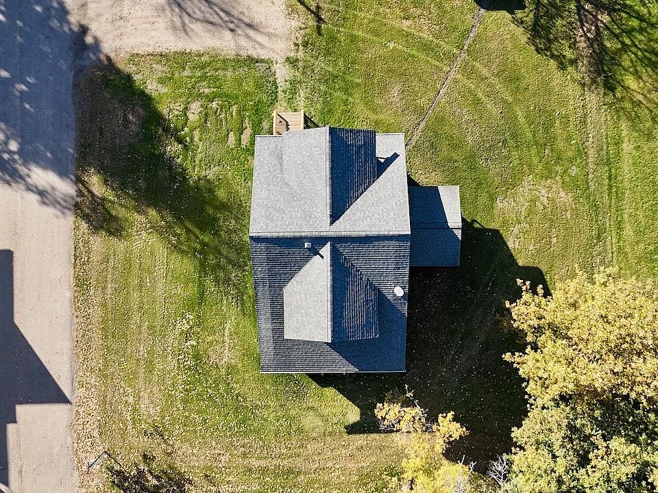 45th image of 606 Minnesota Ave