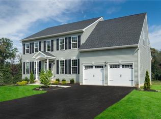 1243 Twin Ponds Dr, Upper Macungie Township, PA 18031