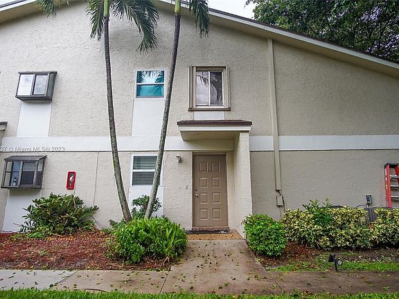 5th image of 407 Gardens Dr APT 104