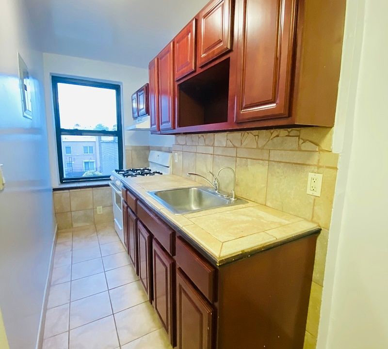 1st image of 124 Parrott Pl #5C