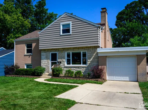 220 Green Valley Dr, Lombard, IL 60148