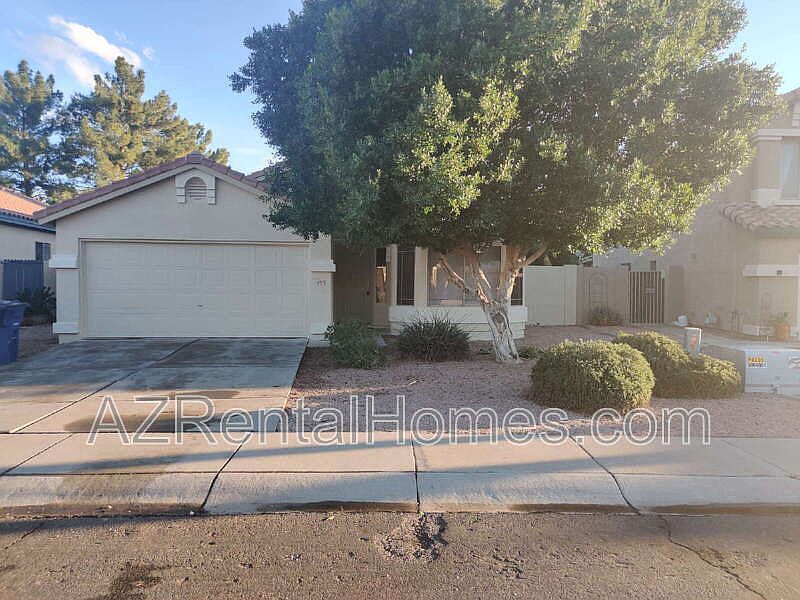 1st image of 493 E Cantebria Dr