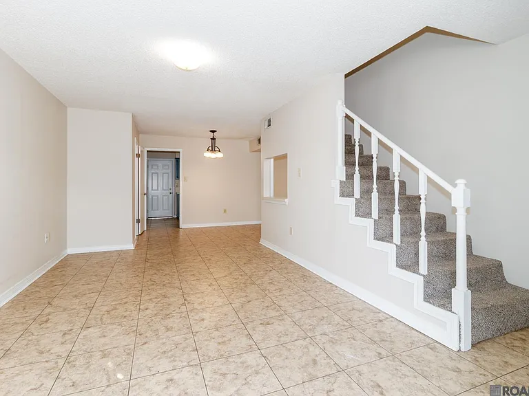 827 E Boyd Dr #C — Photo 3