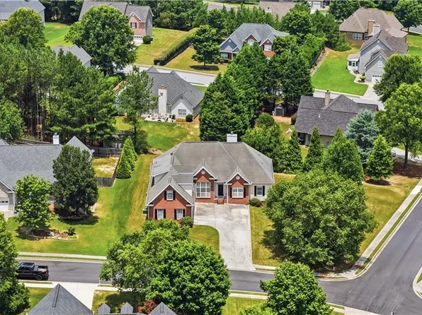 642 Aya Cir, Loganville, GA 30052
