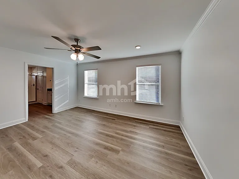 1039 Highland Walk — Photo 15