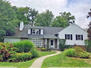 1 Little John Pl, White Plains, NY 10605