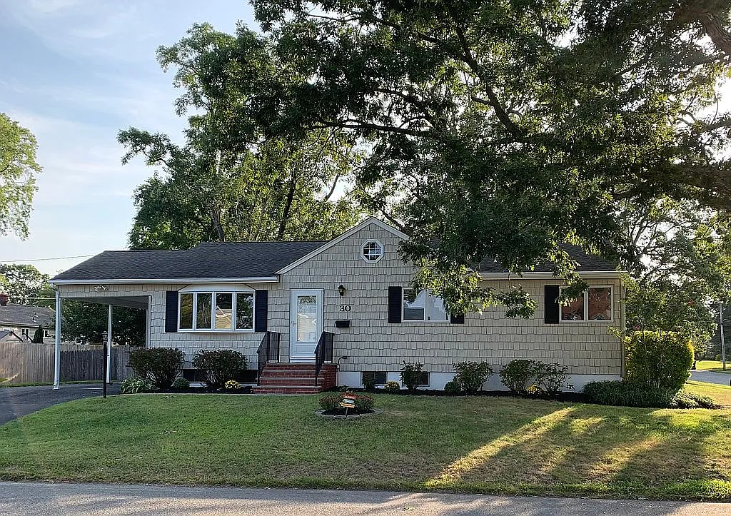 30 Stratford Dr photo 1