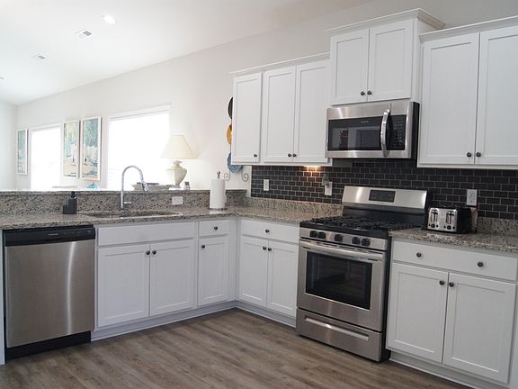 3rd image of 513 Antebellum Ln.