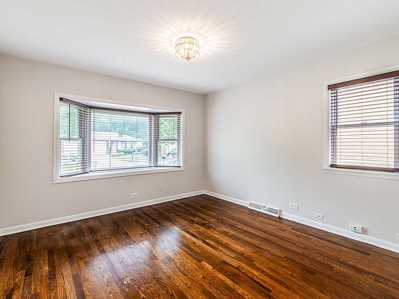 5th image of 537 N Walnut St