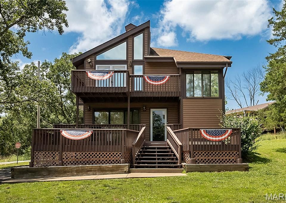 1st image of 415 Lilac Ln