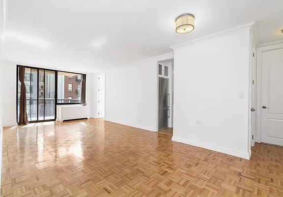 5th image of 171 E 84th St APT 4G