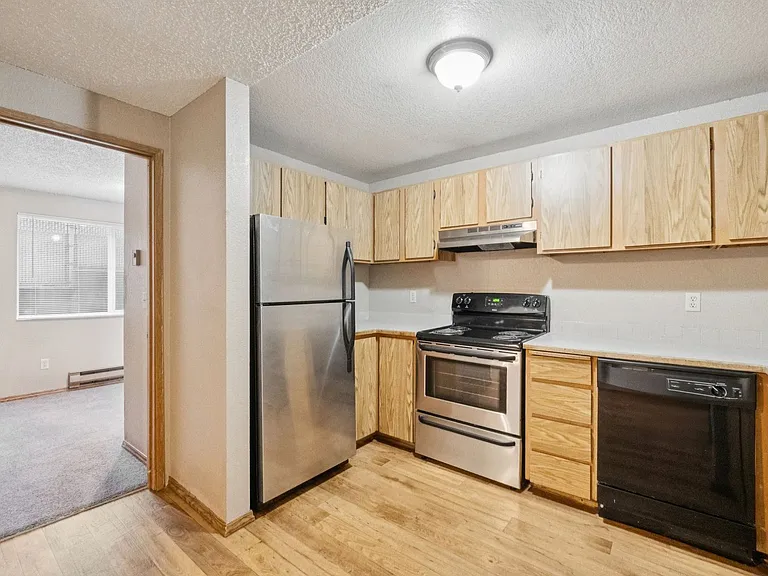 Westwood Apartments — Photo 33