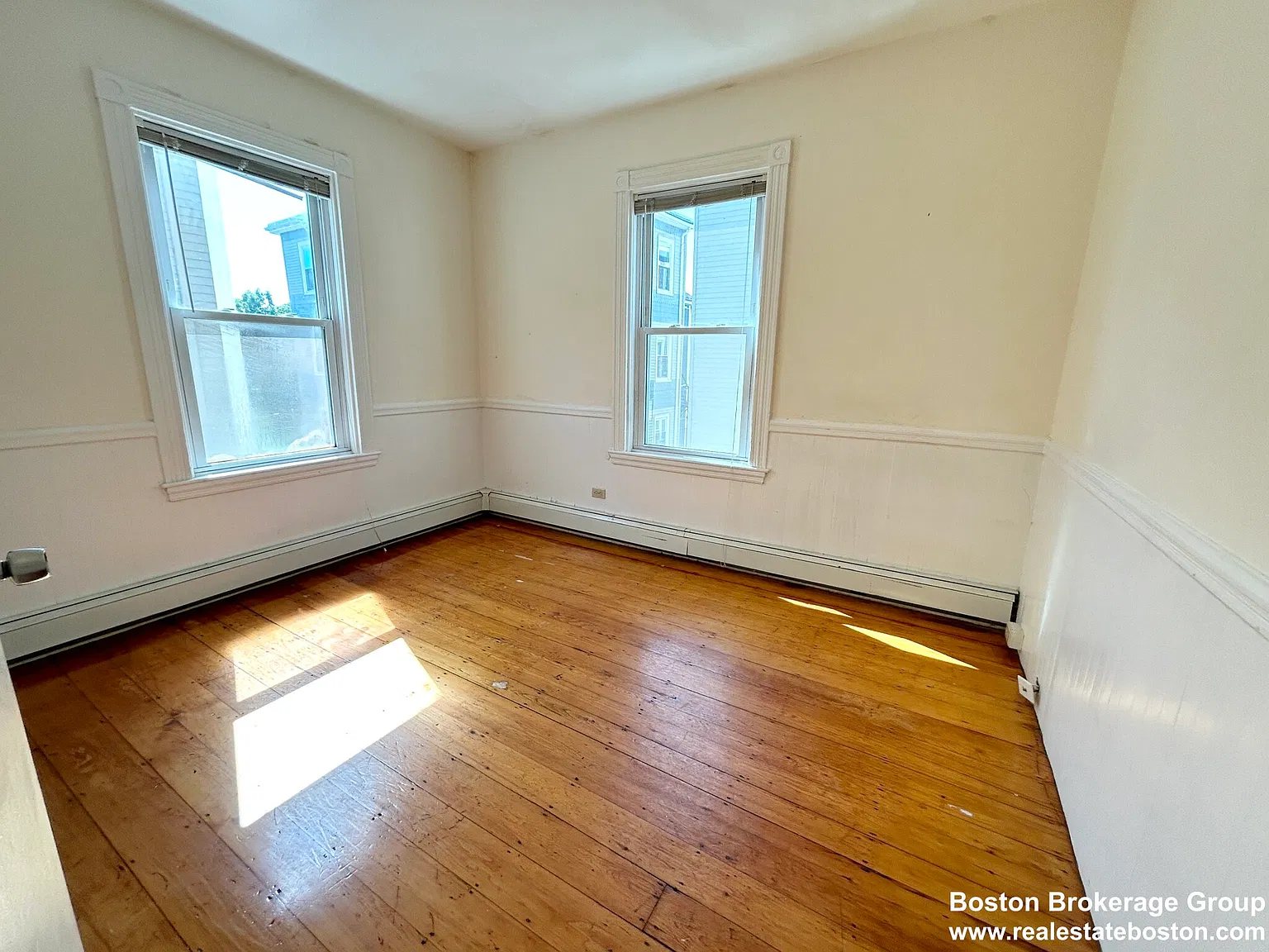 4 bed, 1.5 bath, 9999 sqft, $6,000 — Photo 3