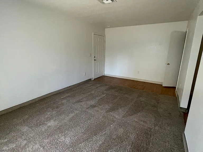 Canyon Club Apartments — Photo 38