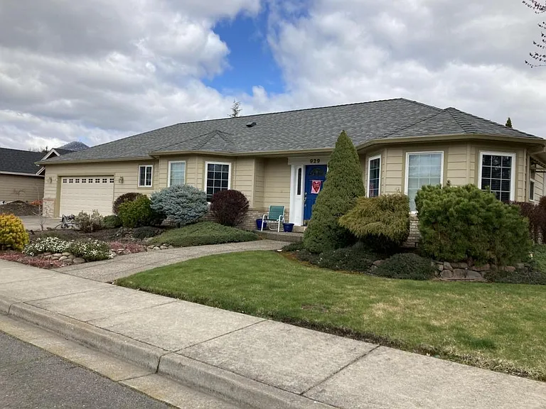 929 Nadia Way — Photo 1