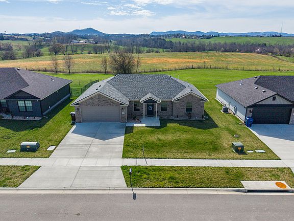 2nd image of 450 Wyldwood Way