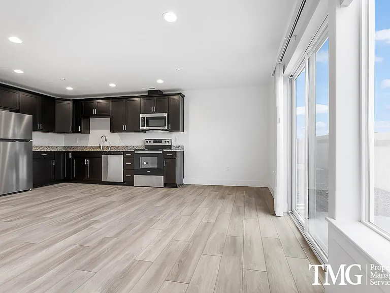 977 Creer Way #D-111 — Photo 7