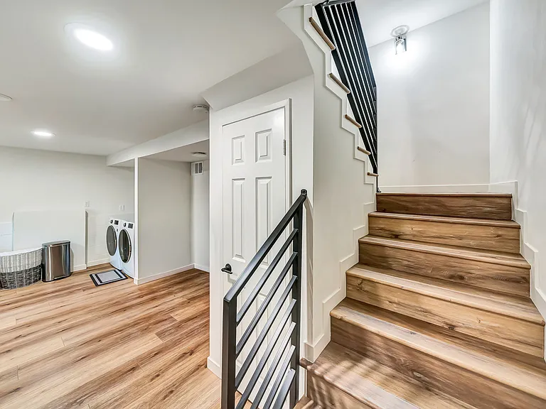 10231 Independence Ave — Photo 29