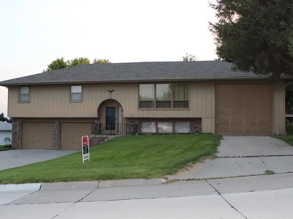 403 N 27th St, Norfolk, NE 68701