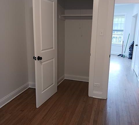 3rd image of 5945 N Winthrop Ave #1C