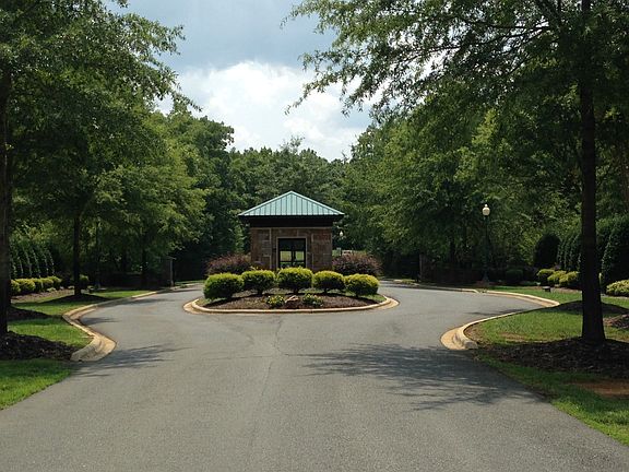 2nd image of 1464 Rocky Cove Ln