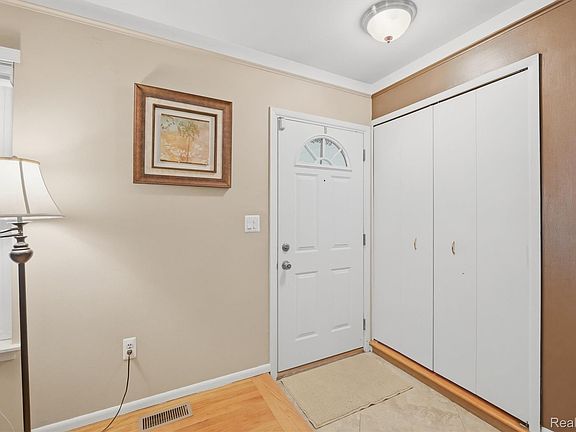 5th image of 184 Carter Dr