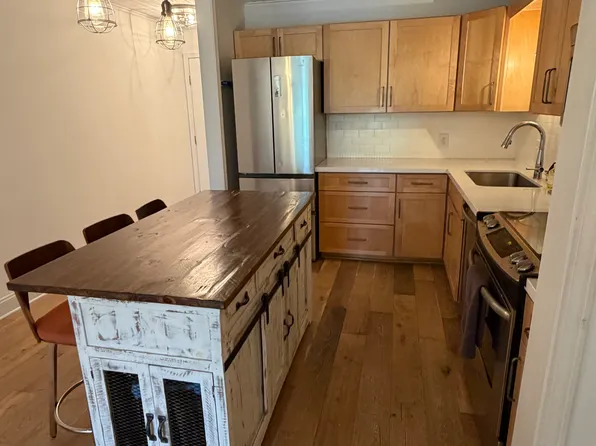 5627 Green Circle Dr APT 310, Minnetonka, MN 55343