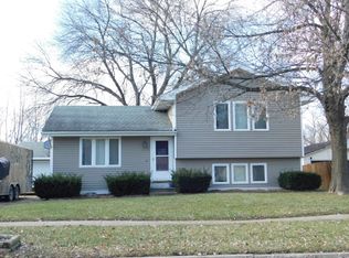 8504 Crestview Dr, Des Moines, IA 50320