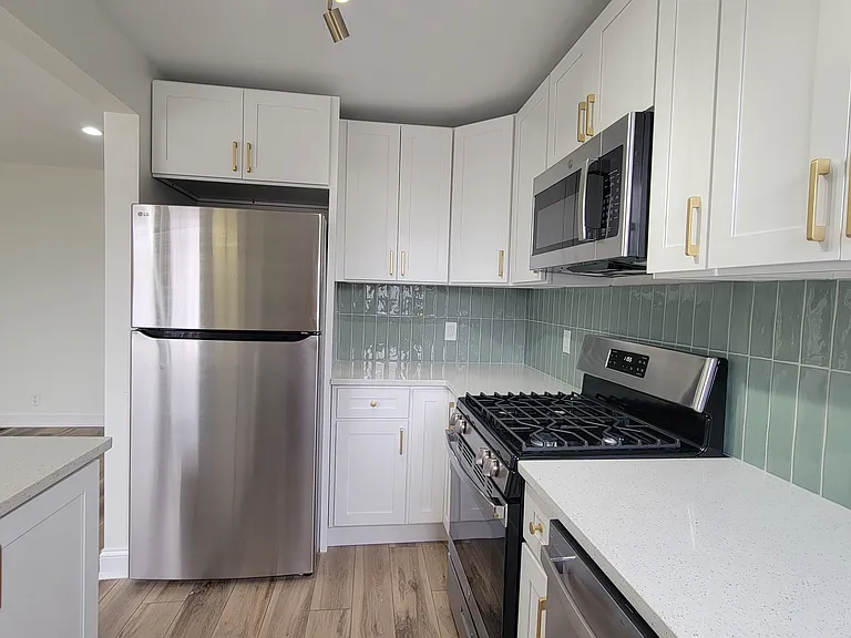 1108 Meridene Dr #2 — Photo 2