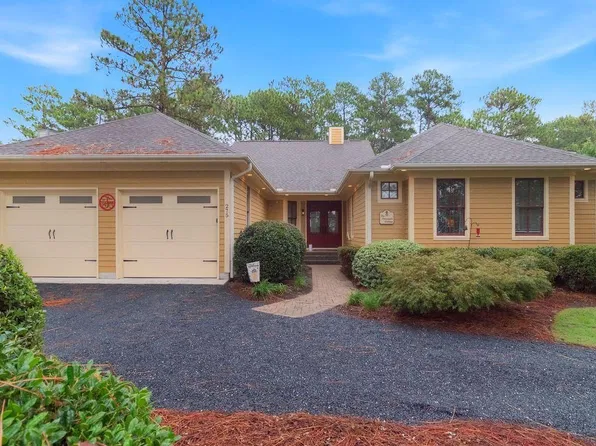 275 Champions Ridge Dr, Southern Pines, NC 28387