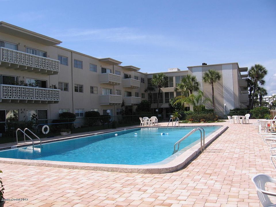 1st image of 223 Columbia Dr APT 204