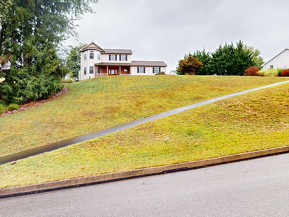 2nd image of 1818 Hidden Valley Dr