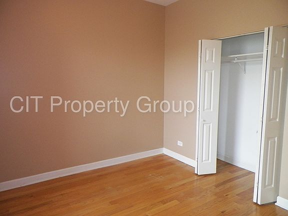 5th image of 4109 S Prairie Ave #3S