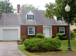 900 W Stratford Dr, Peoria, IL