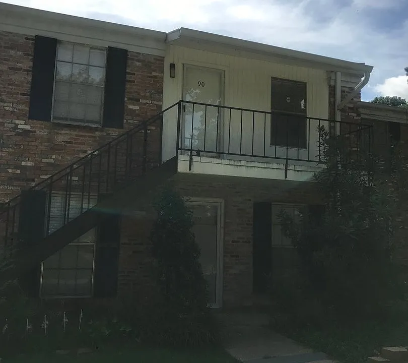 3820 Fairfield Ave #90