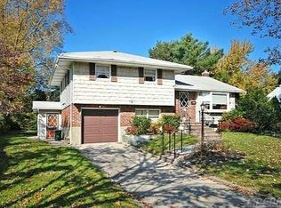 19 Elder Dr, Commack, NY 11725