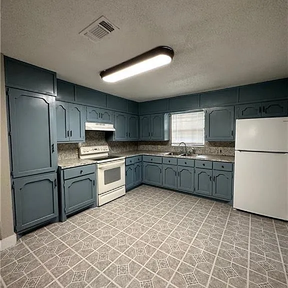 126 N Pine St — Photo 2