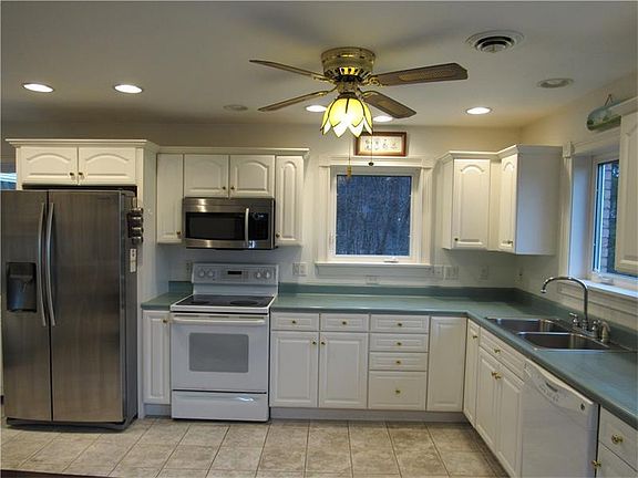 3rd image of 107 Carpetman Ln