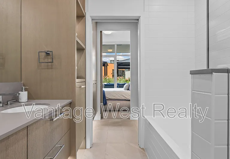 3389 Lakeshore Rd #210 — Photo 27