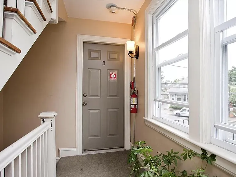 2nd floor, no elevator