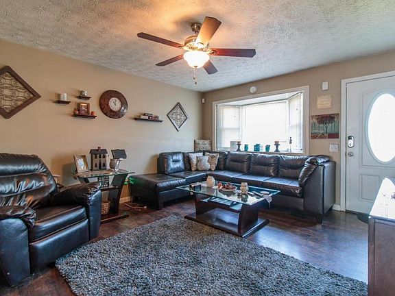 4th image of 8661 Brookcrest Ct