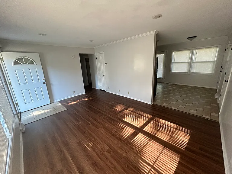 11226 Crystal Ave — Photo 7