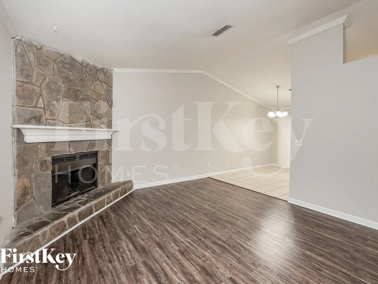 4 bed, 2.0 bath, 1506 sqft, $2,055 — Photo 4